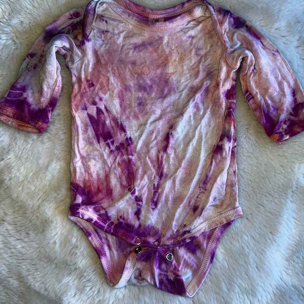 #30 Kate Quinn Custom Tie-dyed Long Sleeve Onesie 🌵 3-6 months